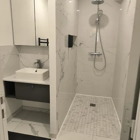 1 Bedroom Center Of - Louvre With Netflix Appartamento